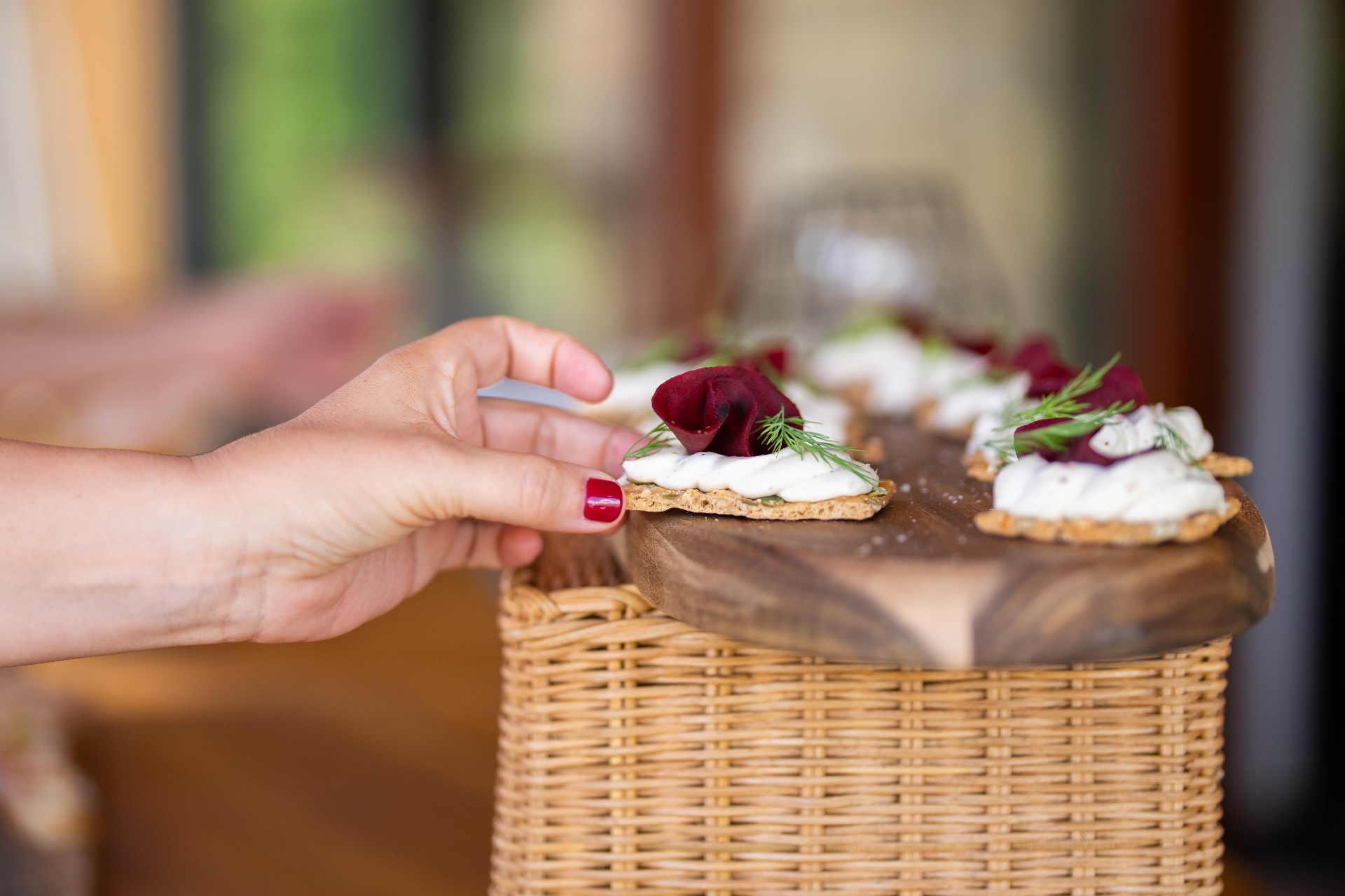 Finger food s červenou řepou